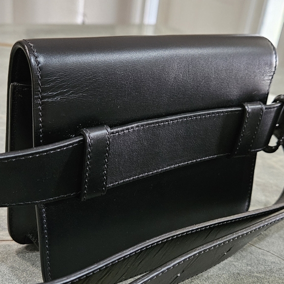 Burberry TB Belt Bag with Gold Logo Like New - Picture 4 of 11